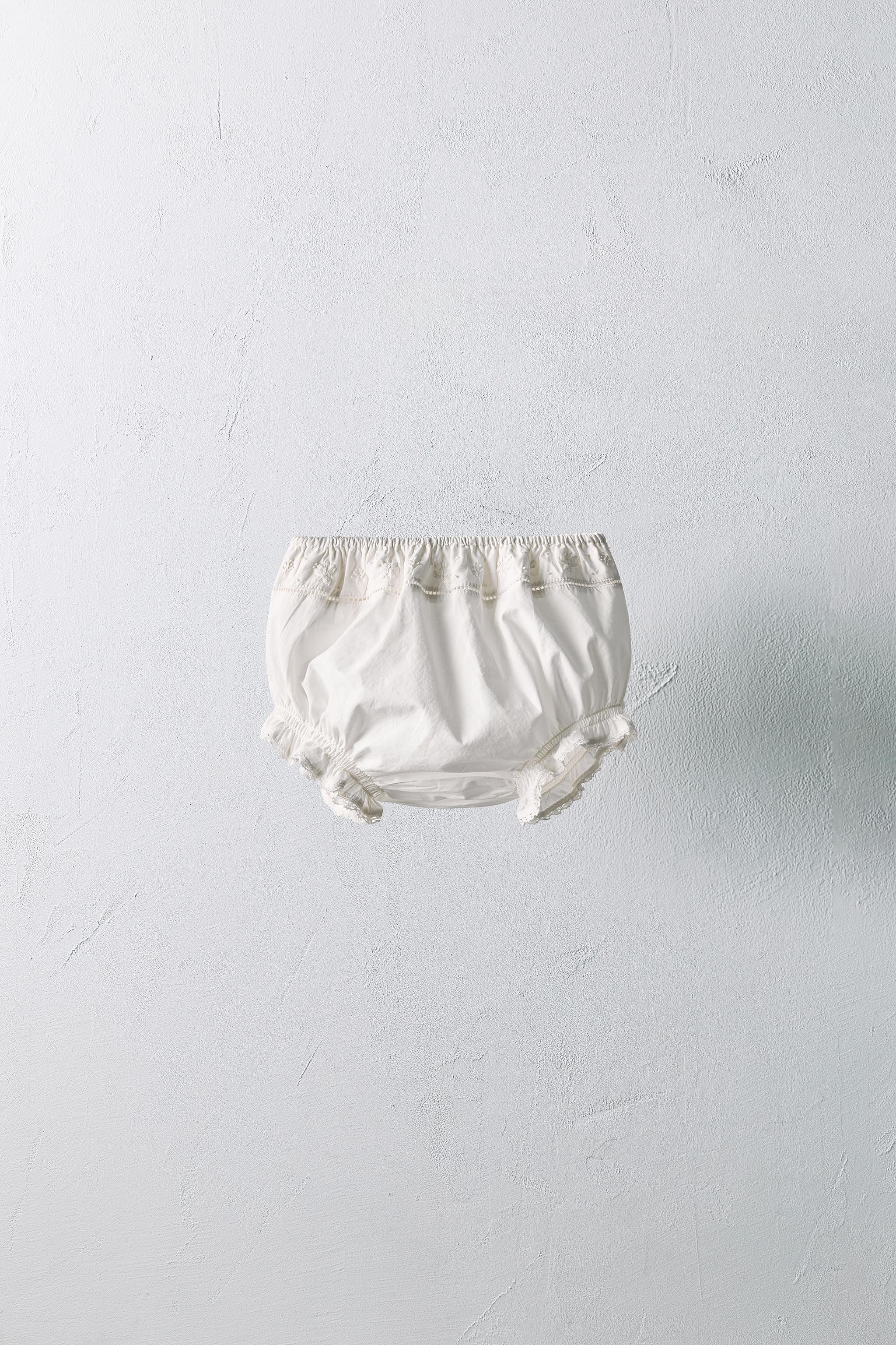 1 MONTH - 3 YEARS/ LIMITED EDITION POPLIN SHIRT AND EMBROIDERED FLOWER BLOOMERS SET